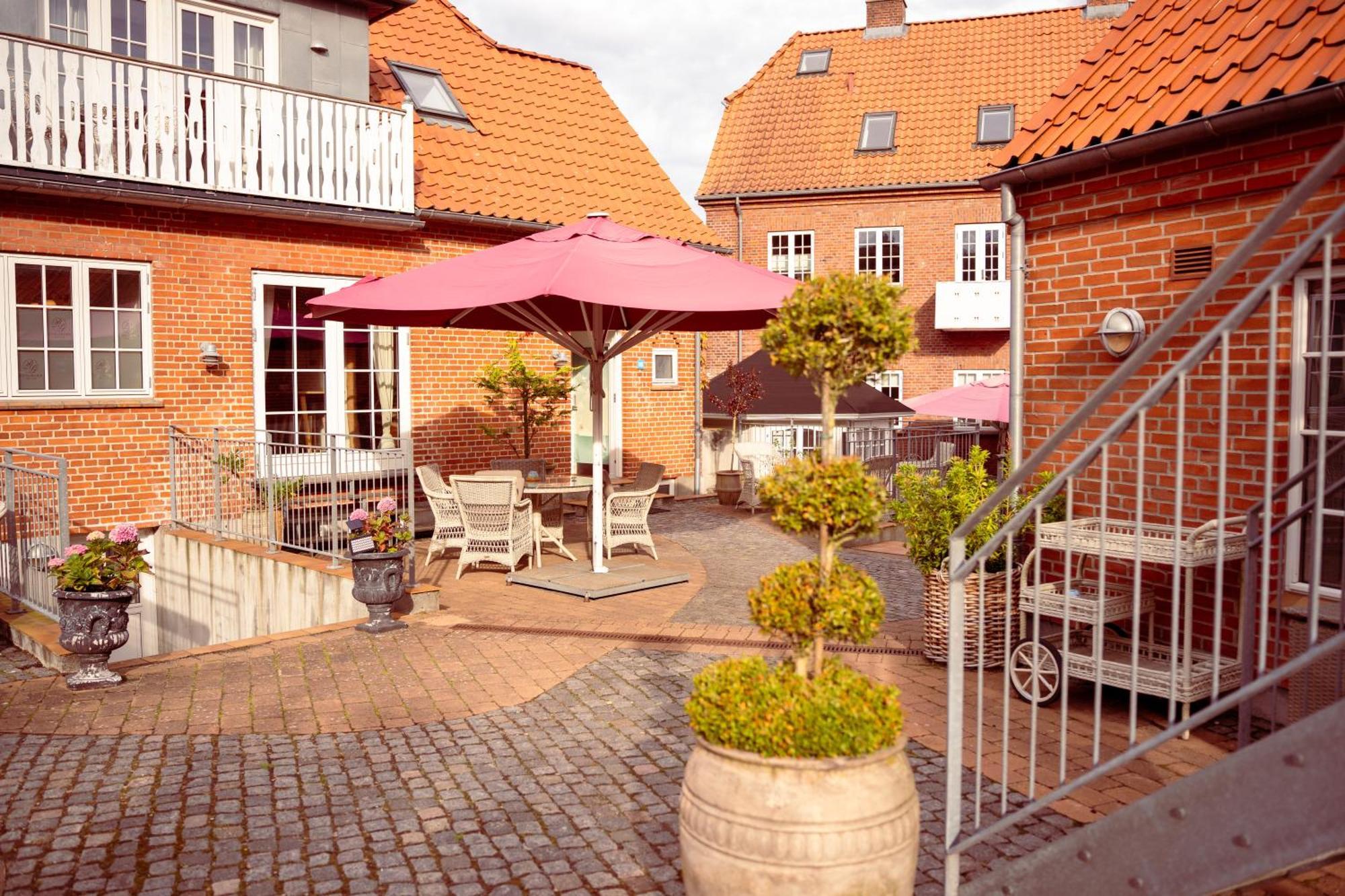 Boutique Hotel Postgarden Holsted Экстерьер фото
